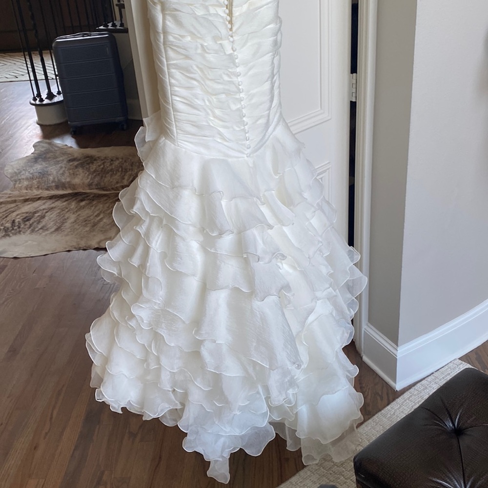 Size 8 wedding dress (fits like a 2/4) off white light creamy color.